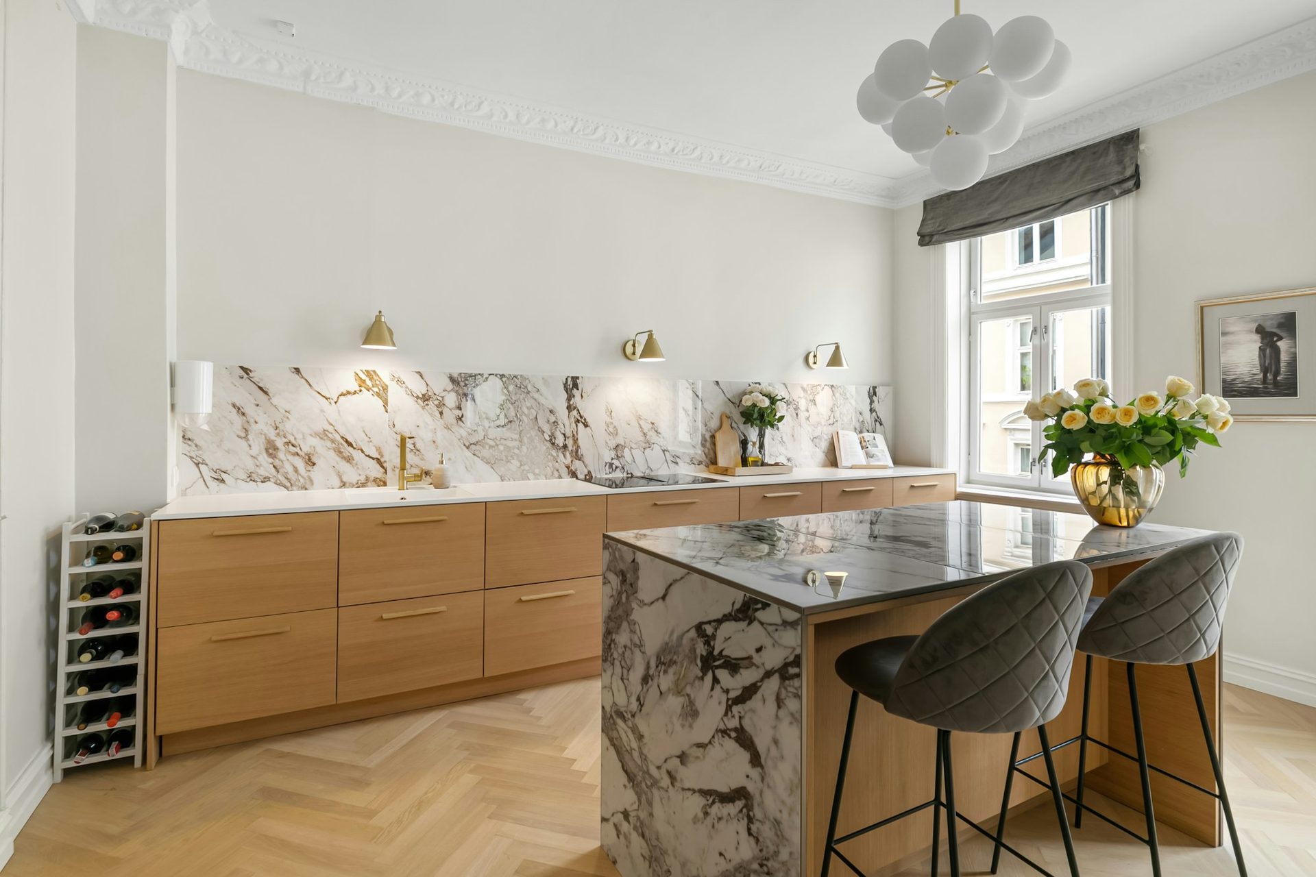 Oak kitchen with full-height marble splashback and stone island, Rockhampton